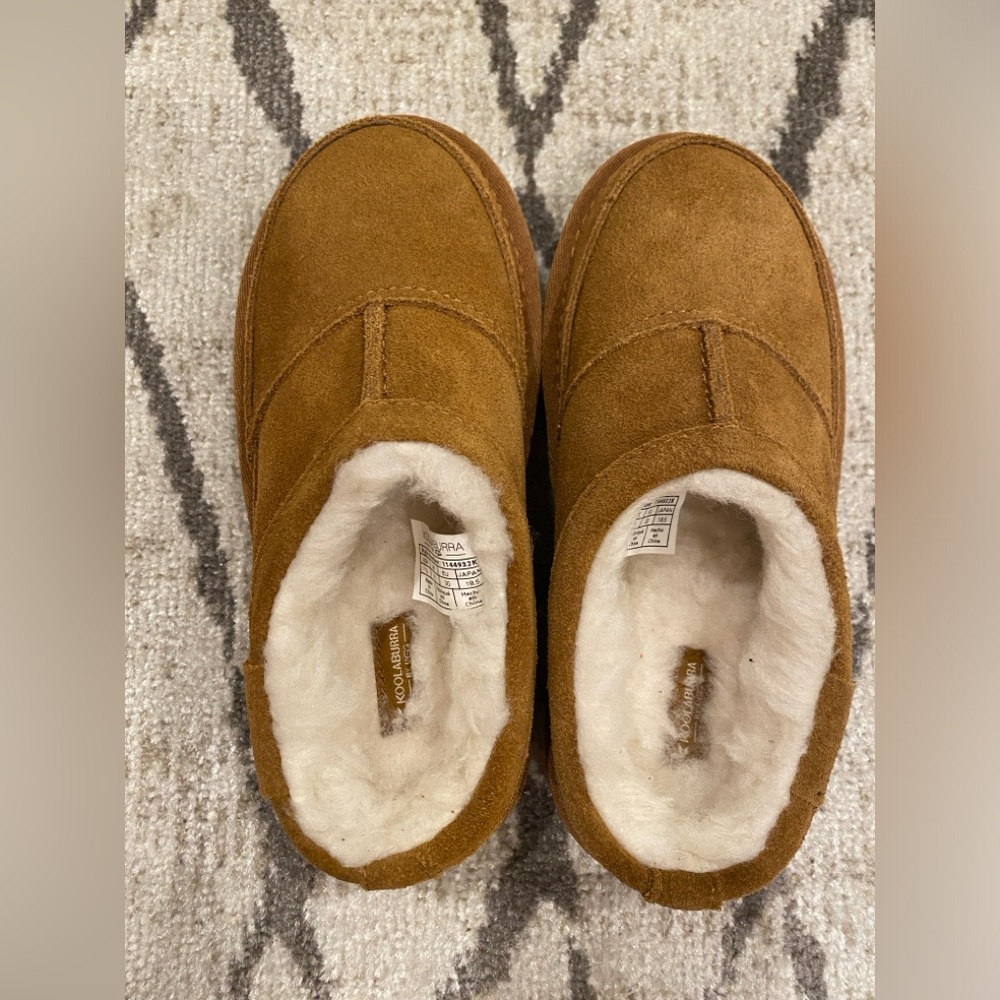 Kooklaburra by UGG, kids slipper/shoe size 12